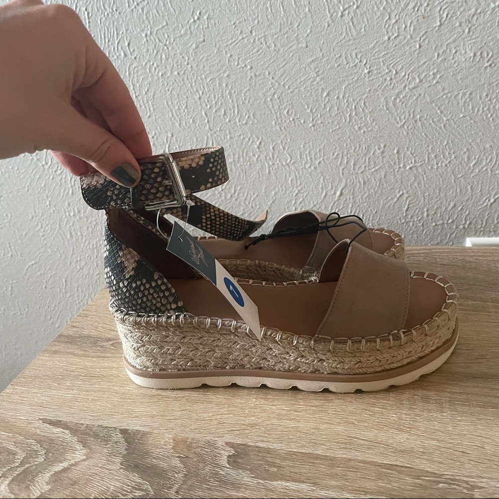 Universal Threads Snake Sandals
